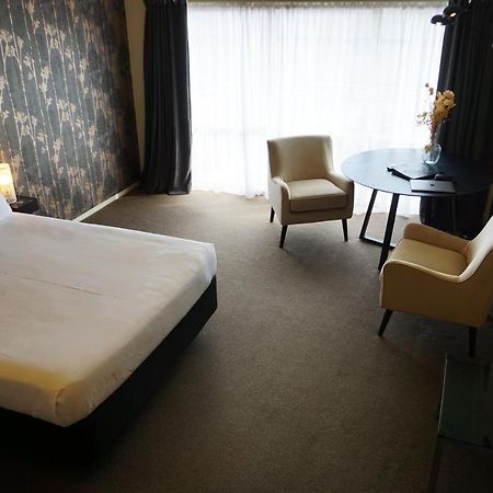 B-Ks Premier Motel Палмерстън Норт Екстериор снимка