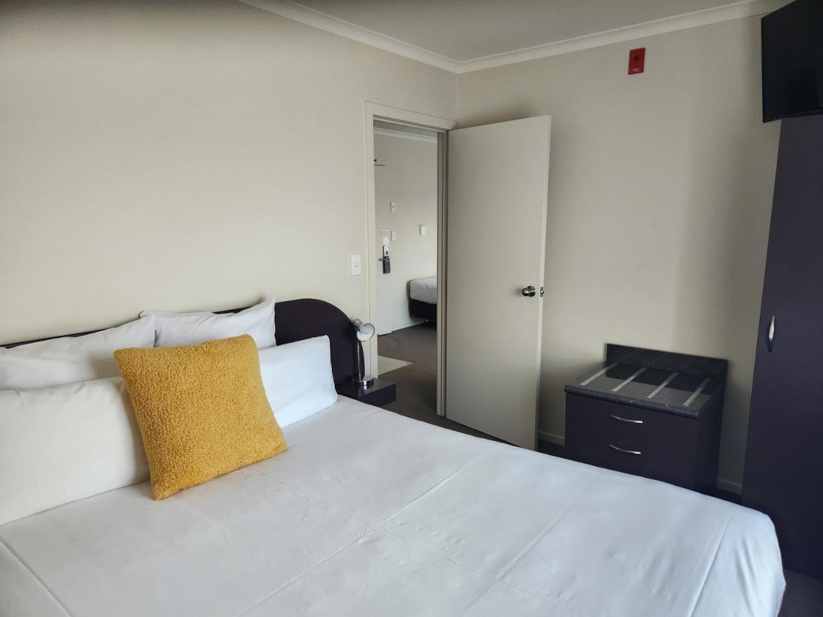B-Ks Premier Motel Палмерстън Норт Екстериор снимка