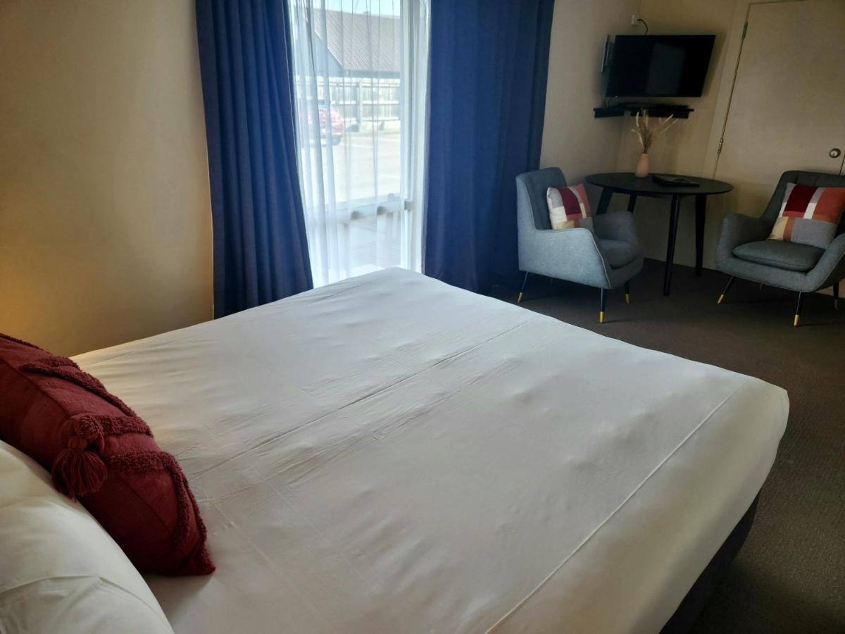 B-Ks Premier Motel Палмерстън Норт Екстериор снимка