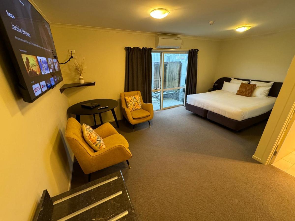 B-Ks Premier Motel Палмерстън Норт Екстериор снимка