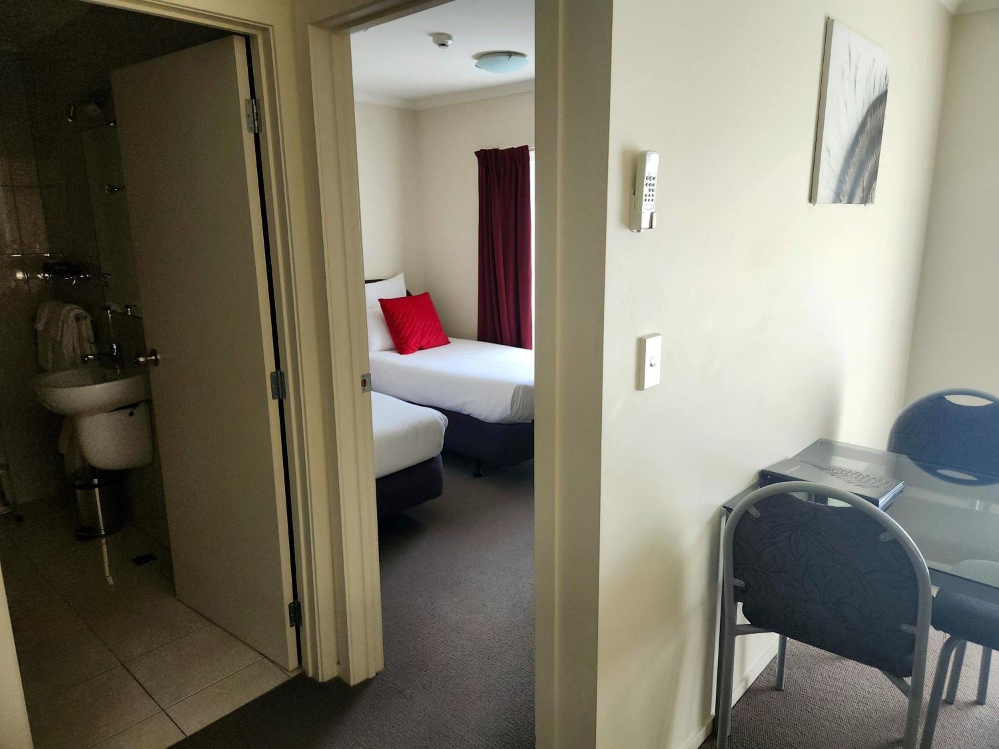 B-Ks Premier Motel Палмерстън Норт Екстериор снимка